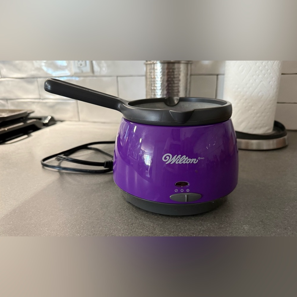 Wilton Electric Melting Pot in Purple